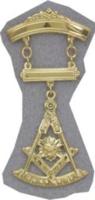 Past Master Swinger Jewel. 10K YG.  Two bars with Square , Compass , Quadrant  & Sun.