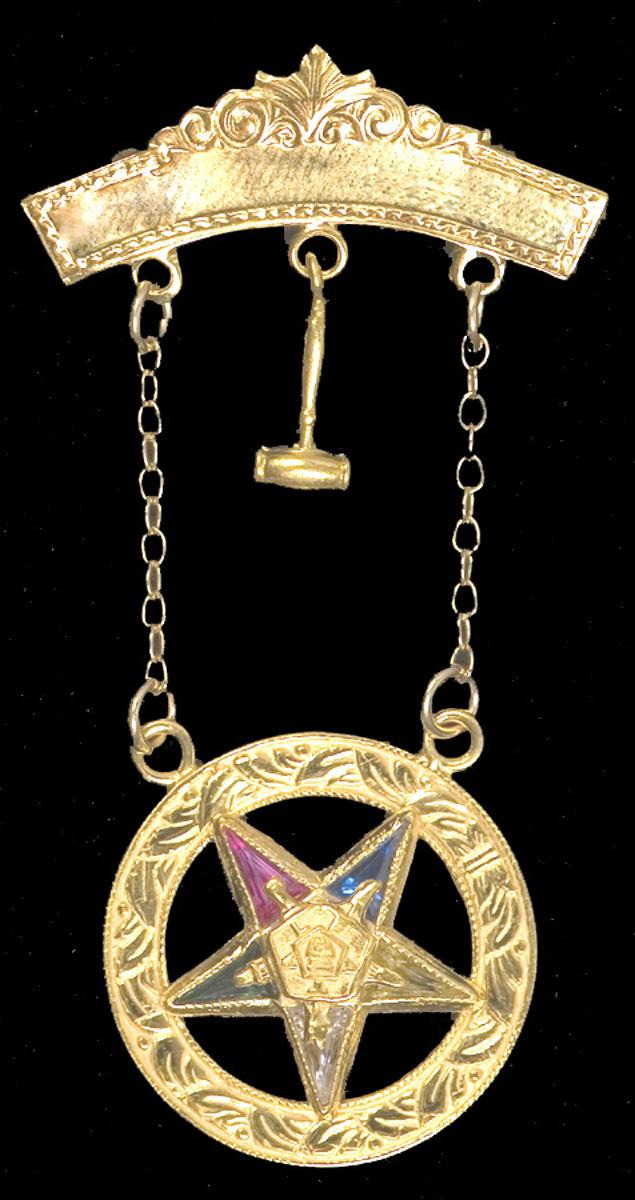 Eastern Star 10K YG swinger jewel w/ Gavel.