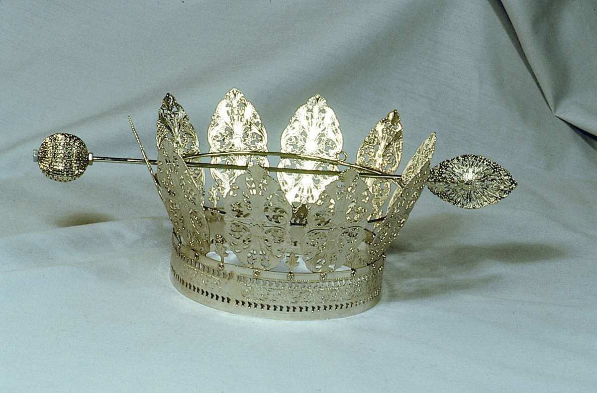 Esther's Star Point Crown & Scepter United for Eastern Star in gold tone
