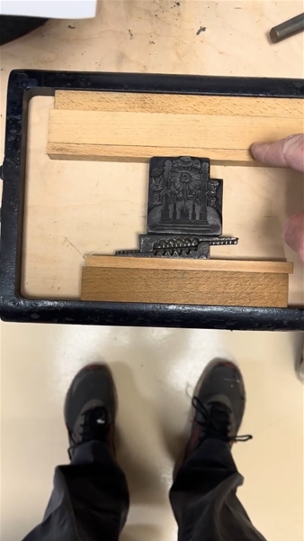 Letter Press: What are frame quoins?