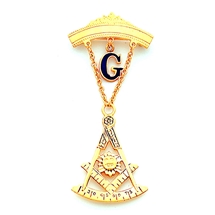 Past Master Swinger Jewel. 10K YG. One curved bar with hanging G with Square , Compass, Quadrant & Sun.