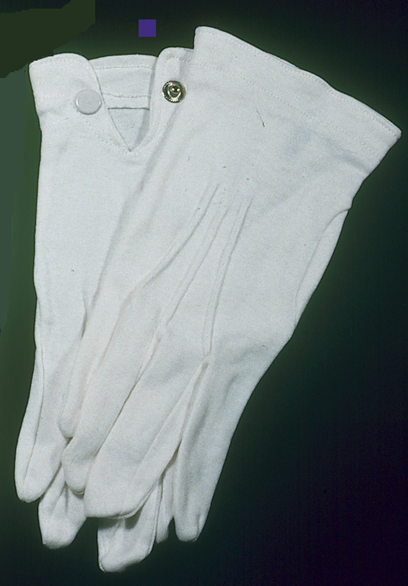 White Gloves plain snap at wrist