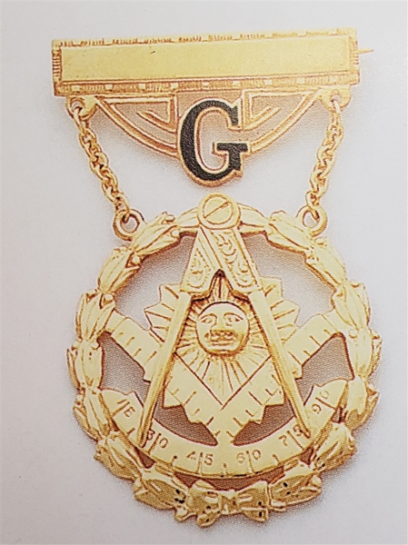 Past Master Swinger Jewel. Vermeil. One bar with G with Square, Compass , Quadrant and Sun within wreath
